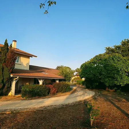 Rouge Avec Piscine Lägenhet