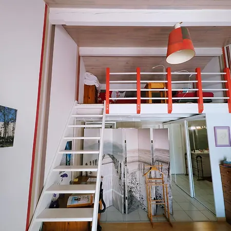 Rouge Avec Piscine
