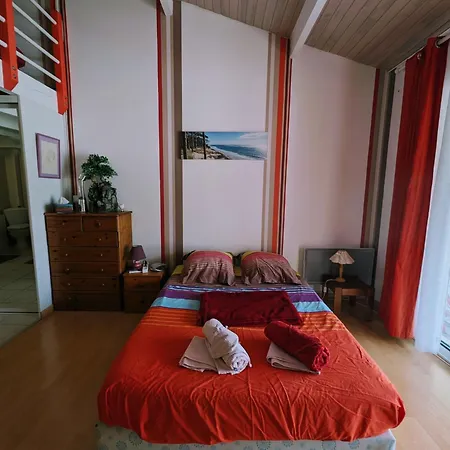 Rouge Avec Piscine