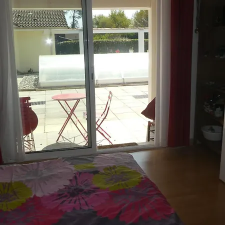 Rouge Avec Piscine *